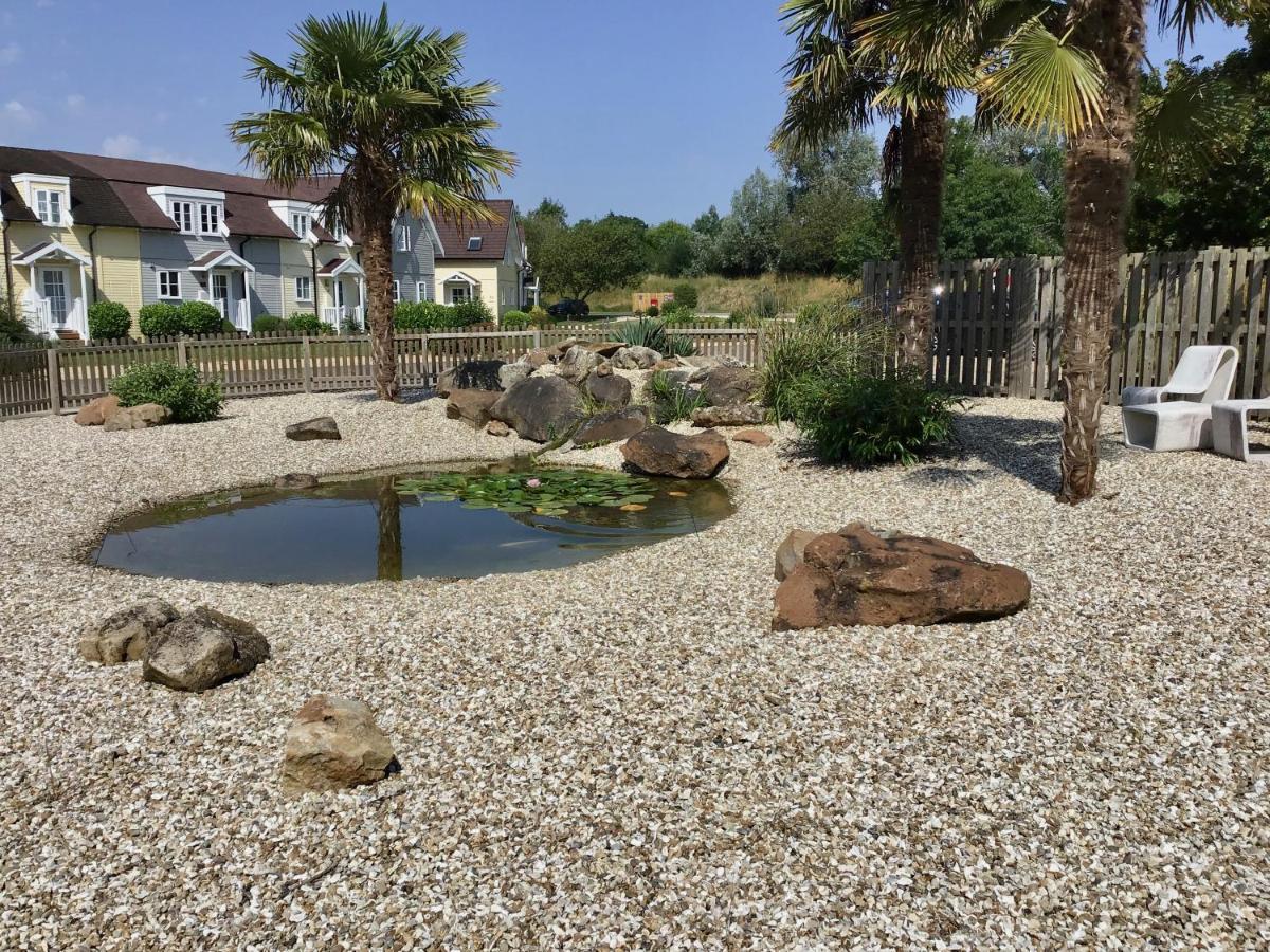 'That One' Our Cotswold Lakeside Lodge Cirencester Exteriör bild