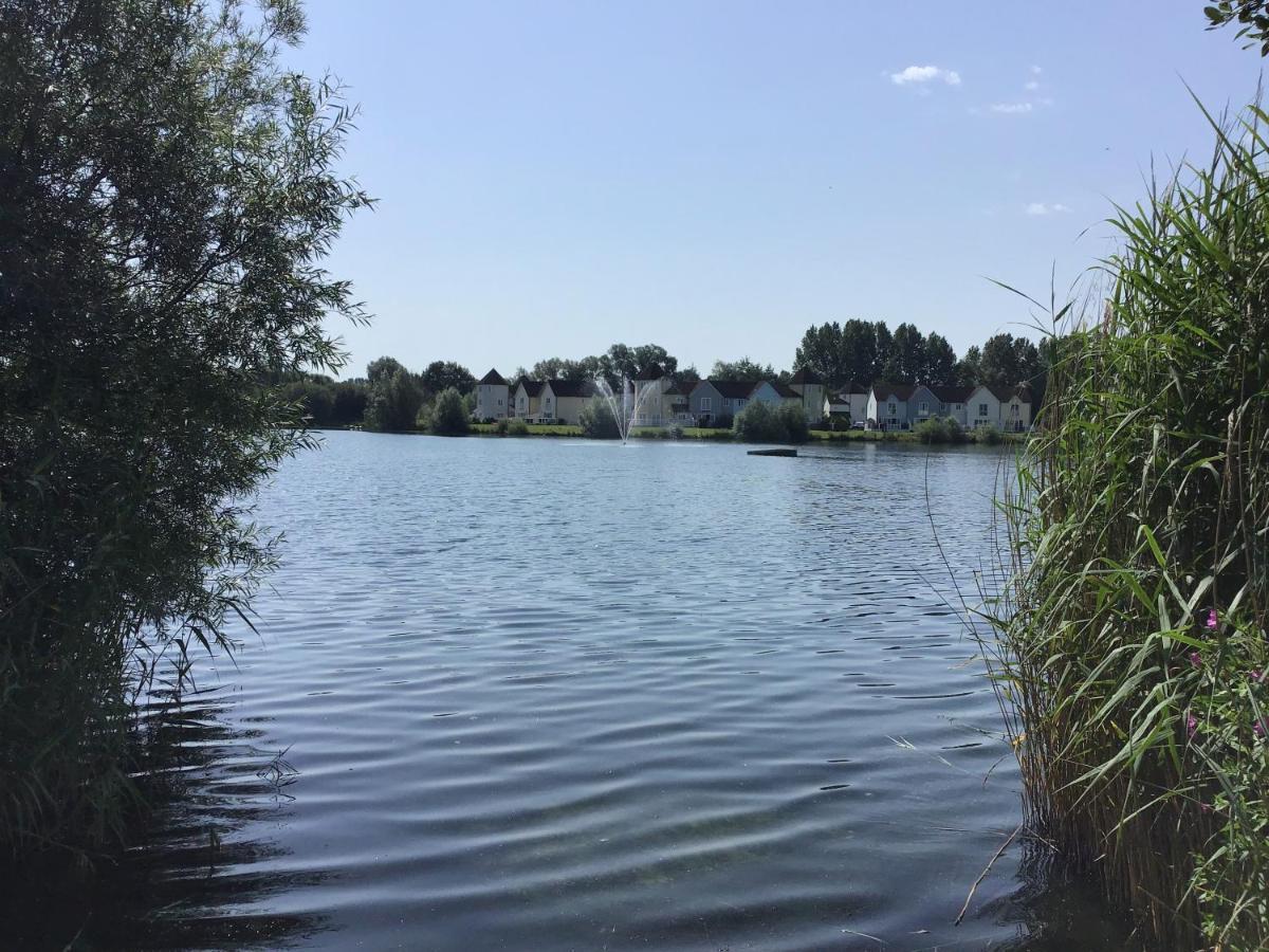 'That One' Our Cotswold Lakeside Lodge Cirencester Exteriör bild