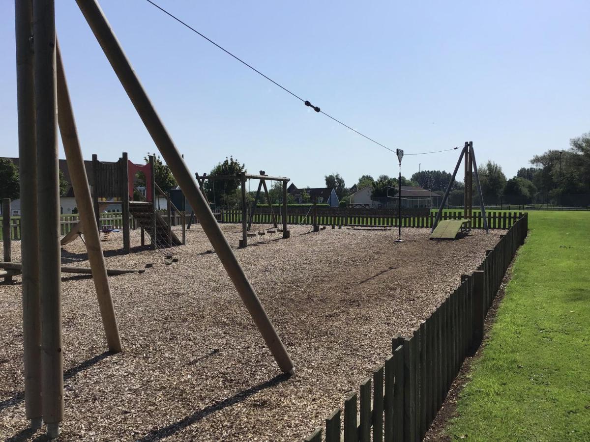 'That One' Our Cotswold Lakeside Lodge Cirencester Exteriör bild