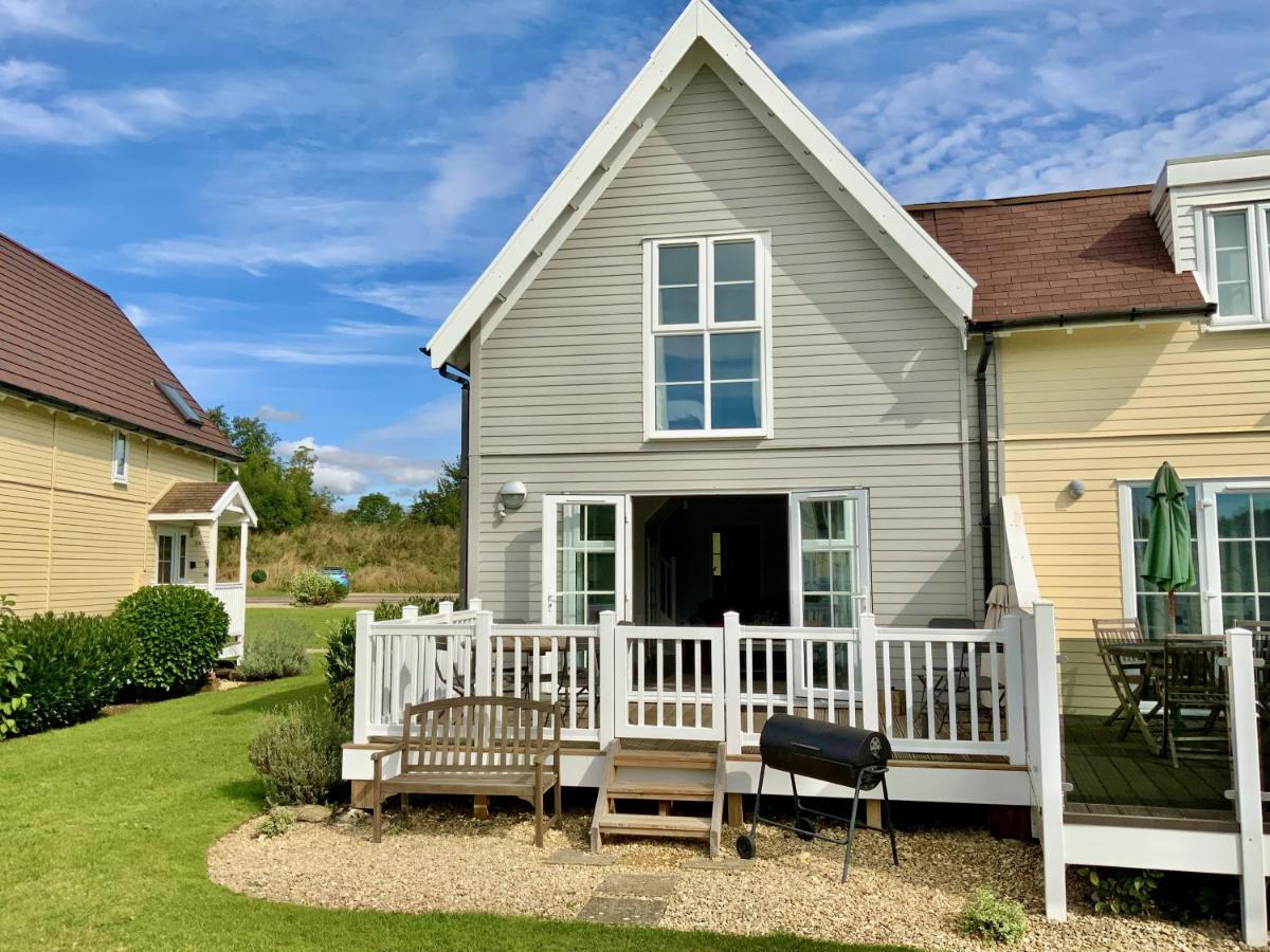 'That One' Our Cotswold Lakeside Lodge Cirencester Exteriör bild