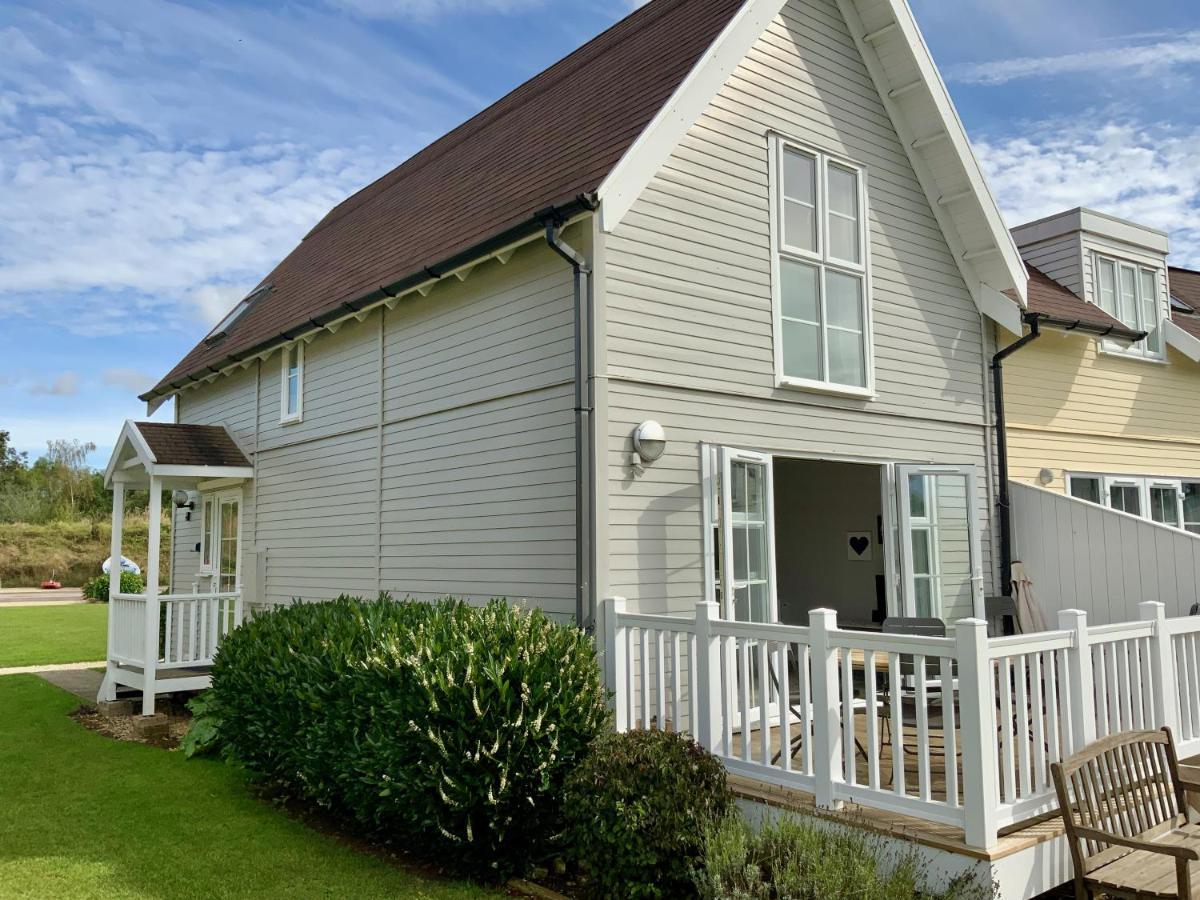 'That One' Our Cotswold Lakeside Lodge Cirencester Exteriör bild